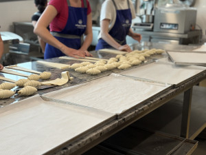 Vilém a Tomáš pekli první bagety v garáži. Teď jejich pečivo milují Brňané i Pražané