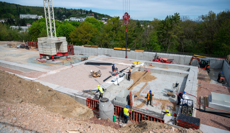 Masarykova univerzita vybuduje v kampusu sportovní areál s oválem a halou