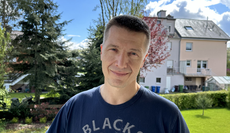 Kniha Běsná zem ukazuje postapokalyptické Česko. Inspirací je i aktuální dění, říká autor