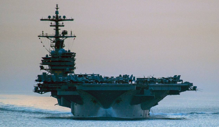 Tři americké letadlové lodě jsou současně na Blízkém východě