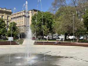 VIDEO: V brněnském moři už zurčí voda. Kašna na Moraváku je po zimě v provozu