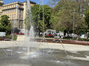 VIDEO: V brněnském moři už zurčí voda. Kašna na Moraváku je po zimě v provozu