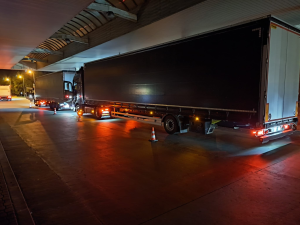 Jízda na cizí kartu i falešné pauzy. Kontrola v Lanžhotě odhalila prohřešky kamioňáků