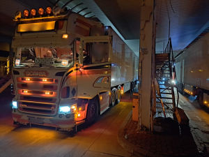 Jízda na cizí kartu i falešné pauzy. Kontrola v Lanžhotě odhalila prohřešky kamioňáků