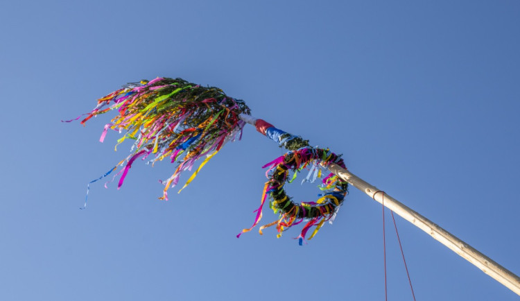 KVÍZ: Proč pálíme čarodějnice a stavíme májky?