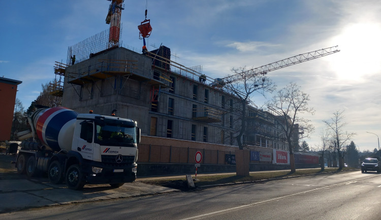 ANKETA: Pozastavená stavba kolejí jihlavské vysoké školy může už zase pokračovat