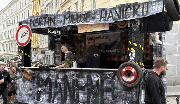 VIDEO: V Brně propukly majálesové oslavy. Centrem se prohnal bujarý průvod