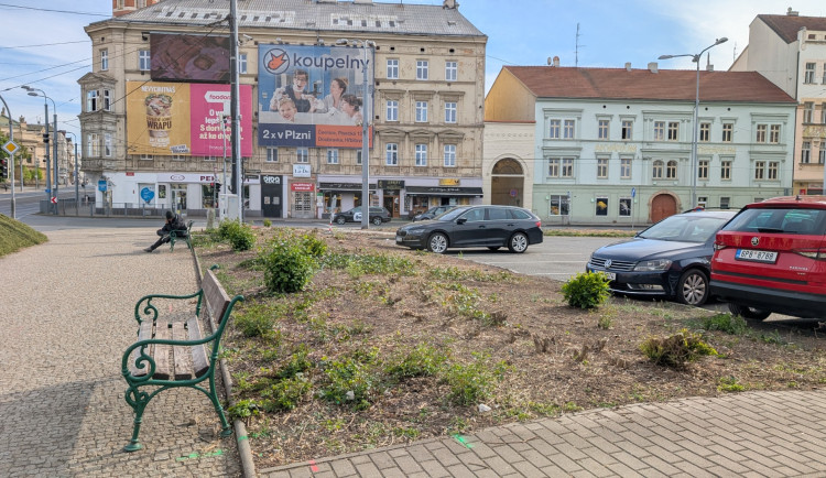 Ostudné sady Pětatřicátníků prochází proměnou za 25 milionů, přibydou stromy i záhony