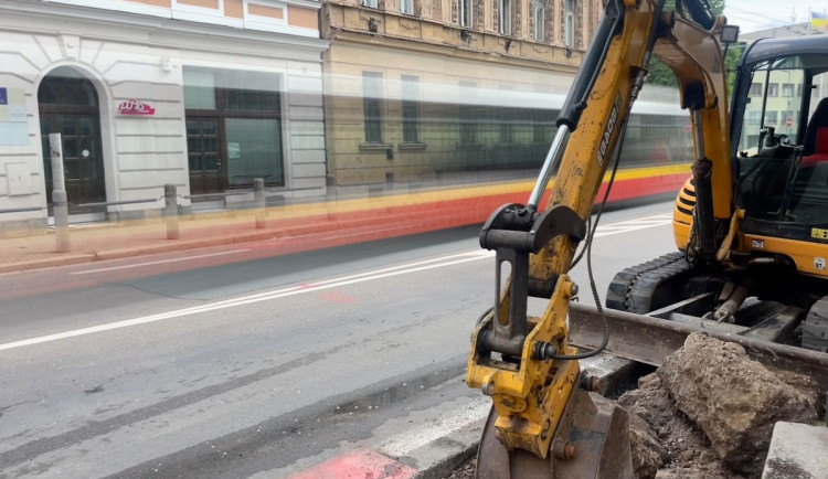 Opravy hradecké ČSA podle primátorky Ironmana ani divadelňák neovlivní