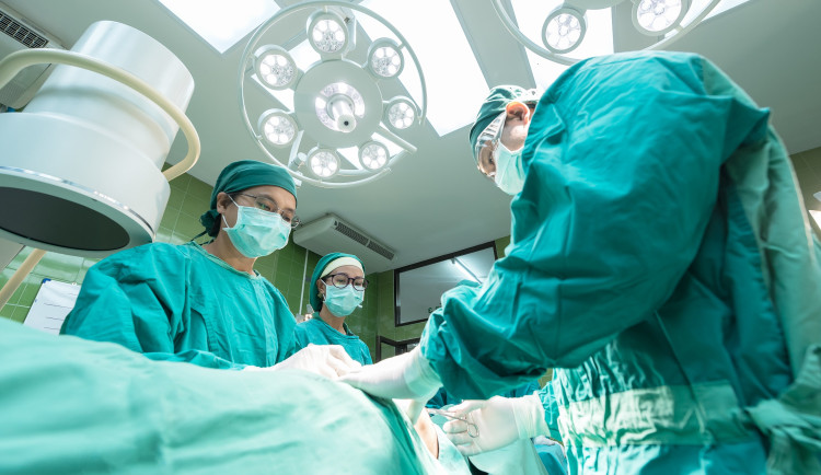 Lékaři v Brně odstranili ženě sraženinu ze srdce novou metodou