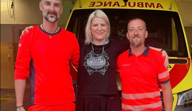 Žena zkolabovala při běžeckém závodě. Osobně poděkovala svým zachráncům