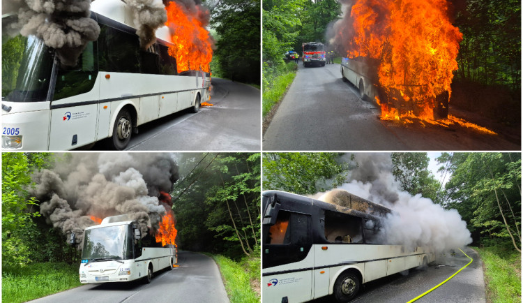 Hasiči vyjížděli k požáru autobusu ve Vítkově. Cestující i řidič stačili utéct