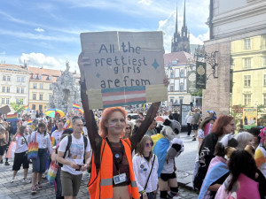 VIDEO: Brnem prošly stovky lidí v duhovém průvodu, dorazily celé rodiny i politici