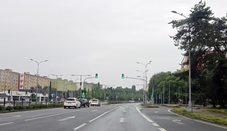 Na rizikovou křižovatku v Olomouci zacílí kamery. Řidiči volají po rakouské úpravě