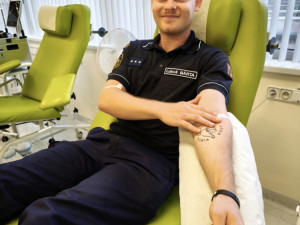 Přes šedesát litrů. Záchranáři, hasiči a policisté darovali v Brně krev