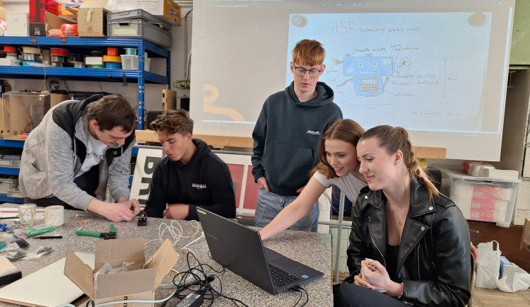 Děti si vysnily roboty i chytré vychytávky. Studenti z Brna jejich nápady proměnili ve skutečnost