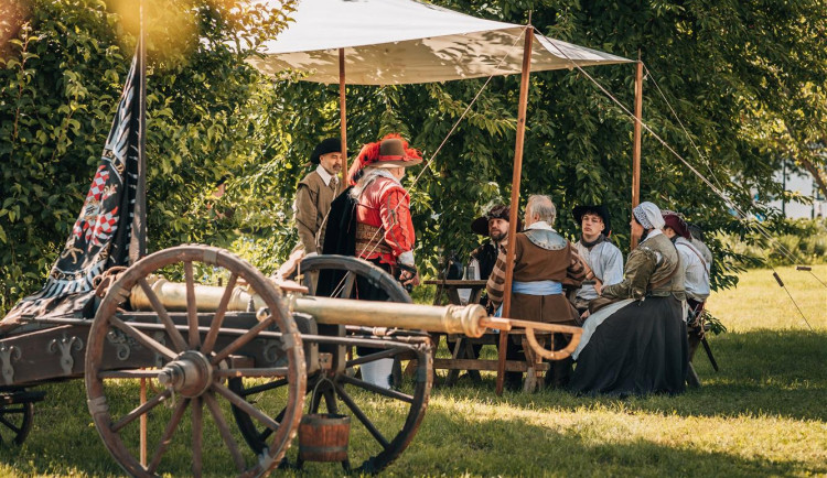 Kam o víkendu na jižní Moravu? Na dobývání hradu, historické vozy nebo zahrady v Brně