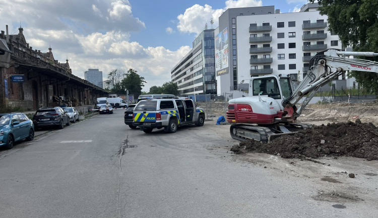 Dělníci u hlavního nádraží v Brně našli nevybuchlou munici, oblast je uzavřena
