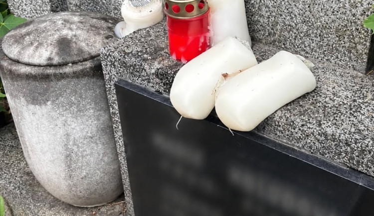 Jihomoravané se musí mít na pozoru před požáry. V Brně nezapálí svíčku na hřbitově