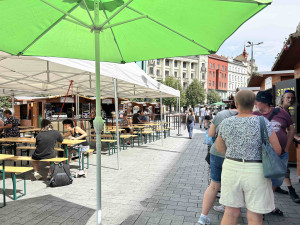 Světová muzika a jídla. Lidé v Brně zahájili svatojánské slavnosti