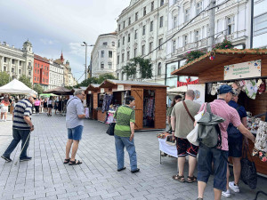 Světová muzika a jídla. Lidé v Brně zahájili svatojánské slavnosti