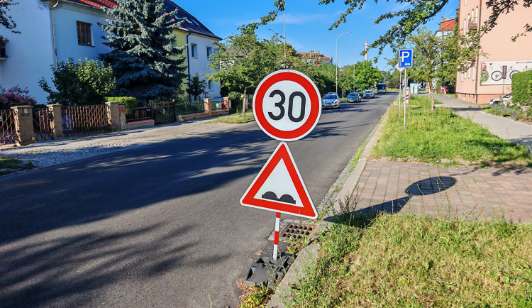 VIDEO: Houpačka na Polské. Olomouc reklamuje zvlněnou silnici po rekonstrukci plynovodu