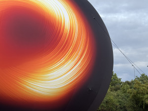 FOTO: Vesmír v Brně. Na Kraví hoře vystavují obří model Jupiteru i černé díry