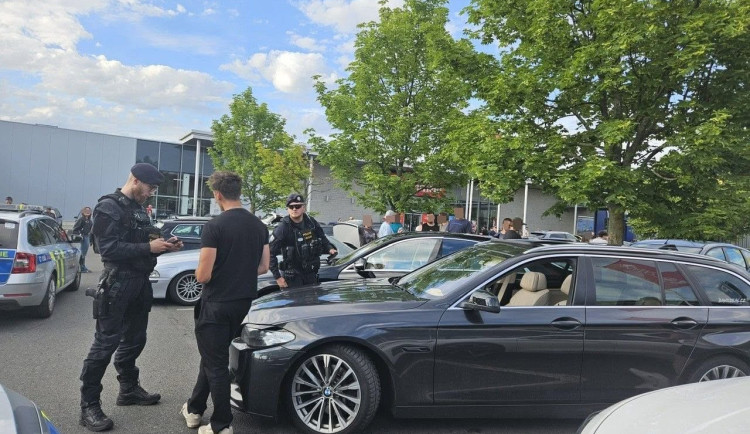 Účastníci tuningového srazu se nepoučili a spáchali rekordní počet přestupků