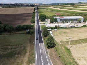 Dopravní omezení na Vyškovsku. Silničáři opravují povrchy i křižovatku