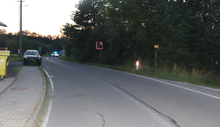 Tragická sobota na silnicích. U Karviné zemřela žena, cyklistu zachraňoval vrtulník