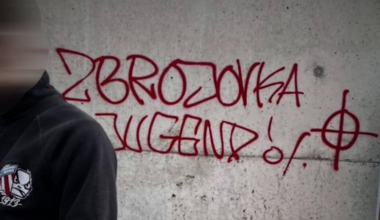Zbrojovka Jugend. Chování části fotbalových fanoušků vyvolává debatu o extremismu