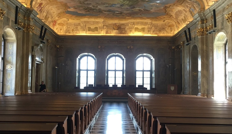 Nástěnné malby a ochlazení. Lidé mohou znovu navštívit historické sály magistrátu