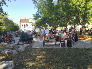Starosta vyzval veřejnost, aby radnici posílala návrhy, jak by se měla žába jmenovat.