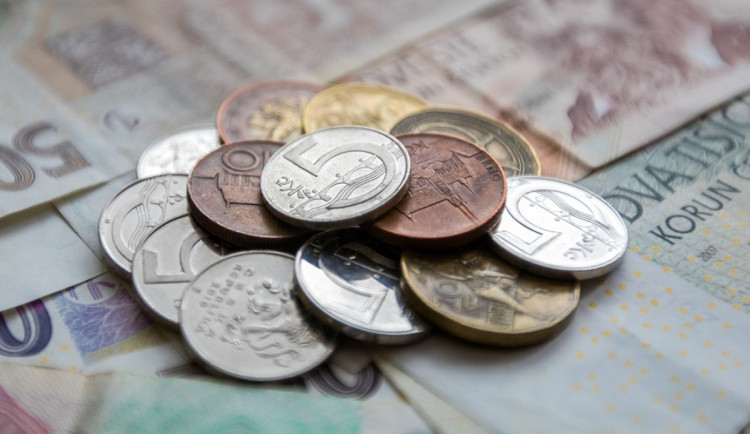 Průměrná hrubá mzda v Plzeňském kraji včetně prémií a odměn byla loni 50 589 Kč