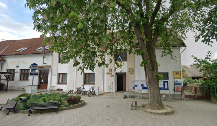 Konec pátrání, lupiče z pošty v Kratonohách dopadla zásahovka