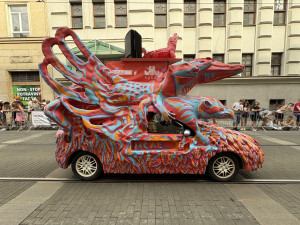 FOTO: Ulicemi Brna se prohnal karnevalový průvod. Lidi přenesl do exotické Brazílie