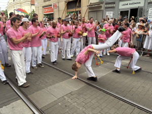 FOTO: Ulicemi Brna se prohnal karnevalový průvod. Lidi přenesl do exotické Brazílie