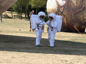 FOTO: Vesmír v Brně. Na Kraví hoře vystavují obří Jupiter i další planety