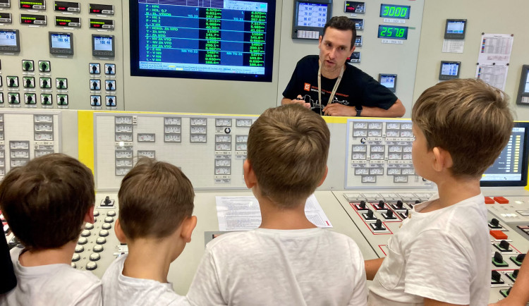 Příměstské tábory u Dukovan nabídly návštěvu elektrárny, sport i návštěvu farmy