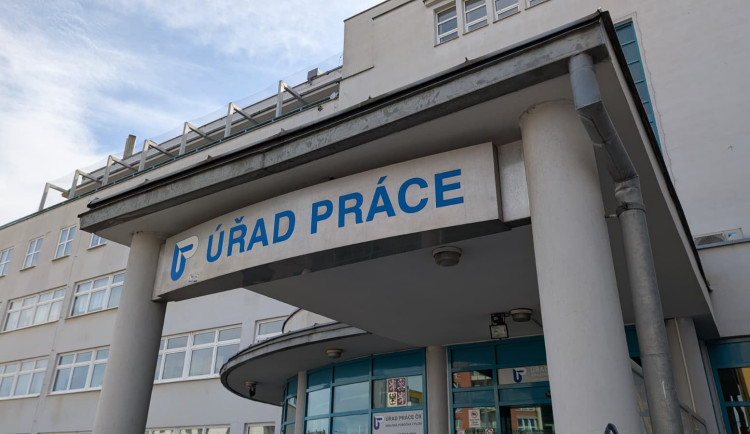 Práci hledalo v červenci 17 291 lidí v Plzeňském kraji. Volných míst bylo 7605