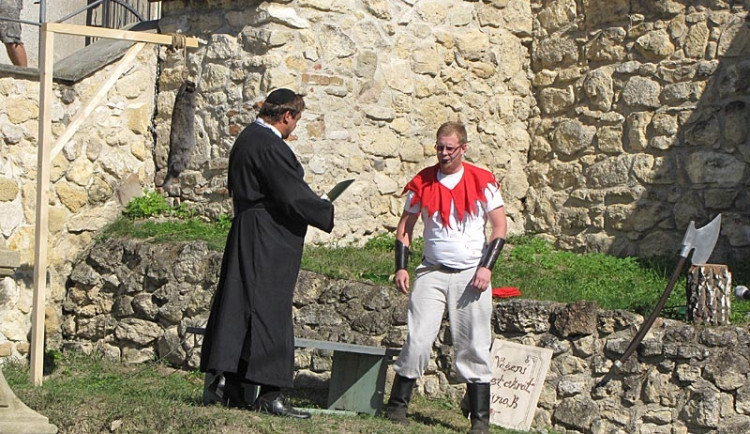 Vinobraní pod hradbami v Nosislavi
