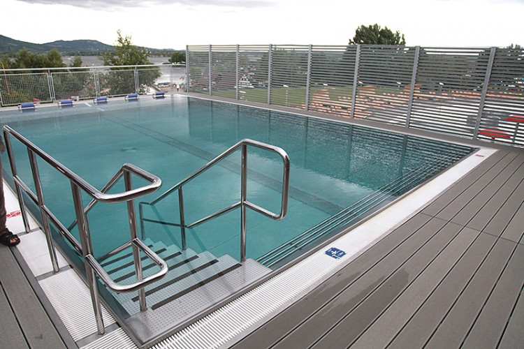 Bazén s mušovskou termální vodou - 46 stupňů Celsia