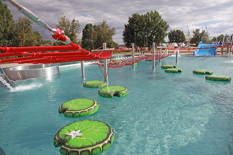 Vnější bazény části Imperium s atrakcemi hlavně pro děti