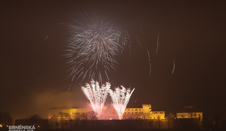 Tradičním ohňostrojem Brno přivítalo rok 2014
