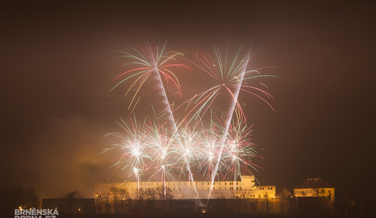 Tradičním ohňostrojem Brno přivítalo rok 2014