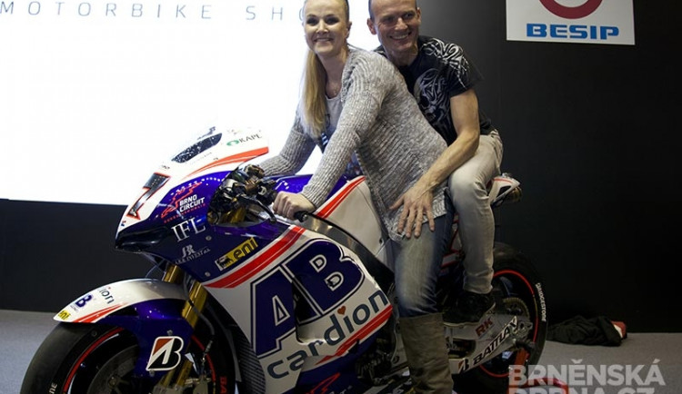 Abrahamovu motorku pokřtili šampaňským