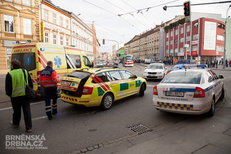 Ranní nehoda na Cejlu - muž se střetnul s tramvají, foto: Brněnská Drbna, Miroslav Toman