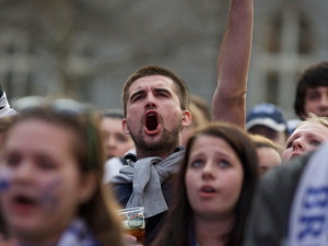 Fanoušci Komety se sešli na Moravském náměstí u velkoplošné obrazovky, foto: Brněnská Drbna, Miroslav Toman