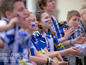Fanoušci Komety se sešli na Moravském náměstí u velkoplošné obrazovky, foto: Brněnská Drbna, Miroslav Toman