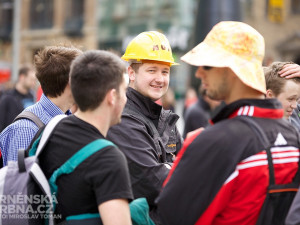 Brněnští studenti vztyčili na náměstí Svobody májku, foto: Brněnská Drbna, Miroslav Toman